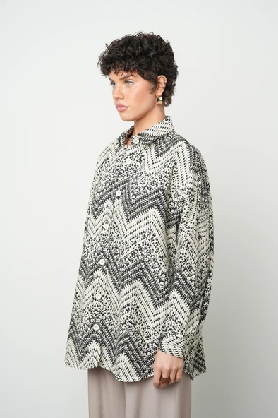 Kadın Siyah-Krem Karışık Desenli Oversize Kesim Gömlek - Resim 2