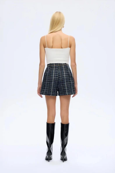 Quzu Zincir Detaylı Kadın Şort - Resim 4