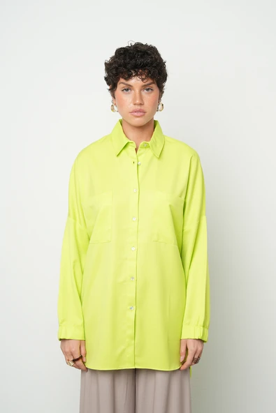 Kadın Düz Renk Tek Cepli Oversize Kesim Gömlek ürün görseli