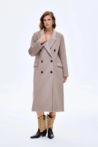 Quzu Vatkalı Arkası Yırtmaçlı Kadın Kaban