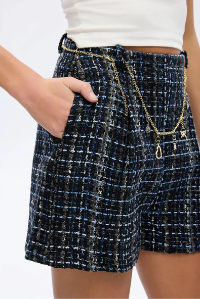 Quzu Zincir Detaylı Kadın Şort - Resim 3