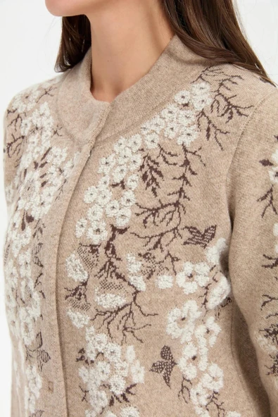 24019 DESEN TRİKO ÜSTÜ PTIRCIK ÇİÇEKLİ DİK YAKA KISA KABAN - Resim 5