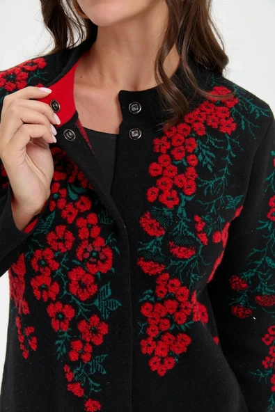 24019 DESEN TRİKO ÜSTÜ PTIRCIK ÇİÇEKLİ DİK YAKA KISA KABAN - Resim 9