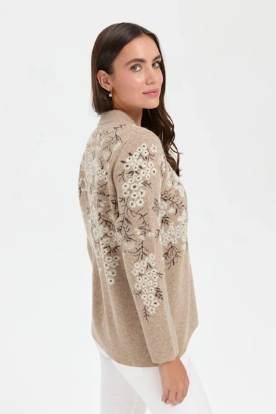 24019 DESEN TRİKO ÜSTÜ PTIRCIK ÇİÇEKLİ DİK YAKA KISA KABAN - Resim 4