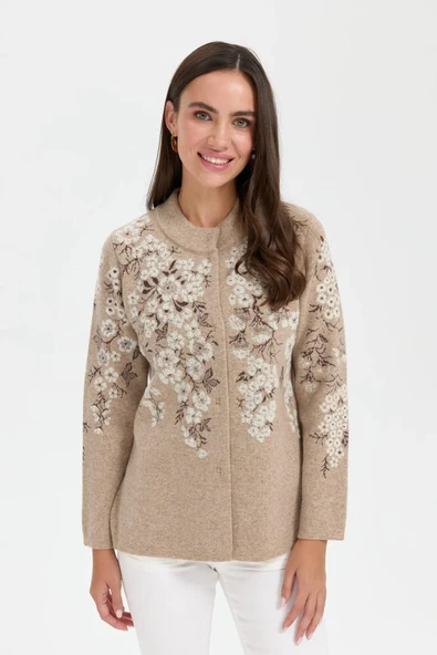 24019 DESEN TRİKO ÜSTÜ PTIRCIK ÇİÇEKLİ DİK YAKA KISA KABAN - Resim 2