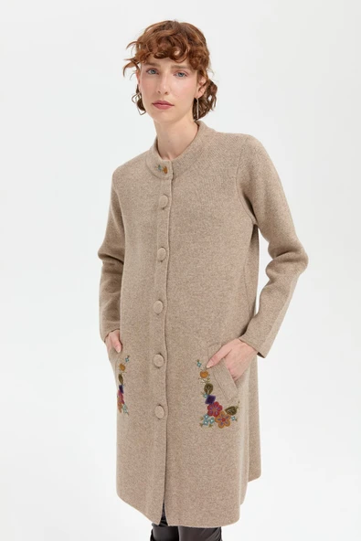 24012 DESEN TRİKO CEP KENARI APLİKE İŞLEMELİ PİKE JAKAR DİK YAKA UZUN KABAN - Resim 2