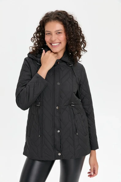 24412 DESEN TFS GEOMETRİK DESEN BELİ BAĞCIKLI KAPŞONLU KISA KAPİTONE KABAN ürün görseli