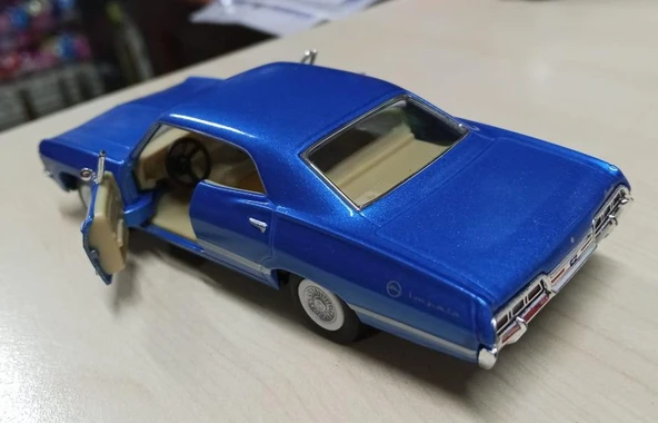 Kinsmart Oyuncak Metal Model Araba 1/36 Çek Bırak 1967 Mavi Chevrolet İmpala - Resim 3
