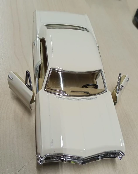 Kinsmart Oyuncak Metal Model Araba 1/36 Çek Bırak 1967 Krem Chevrolet İmpala - Resim 7
