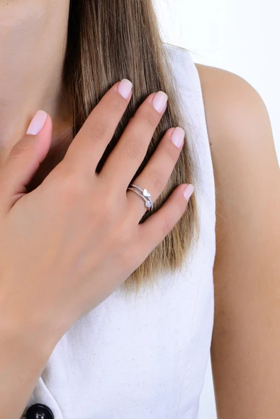 Gümüş rodyumlu zirkon ve sedef taşlı aşık kalpler yüzük - Resim 3