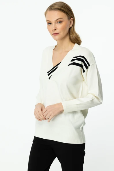 45327 ONTEKS YAKASINDA VE OMUZUNDA ŞERİT DETAYLI KAZAK - Resim 10