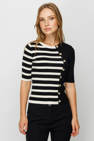 45374 ONTEKS ÇİZGİLİ FİTİLLİ KISA KOL CROP KAZAK ürün görseli