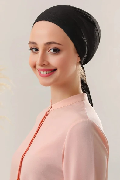 FLORA TEKSTİL Pratik Dikişsiz Bağcıklı Kaymayan Tesettür Penye Bone Siyah BON23502 - TR ürün görseli