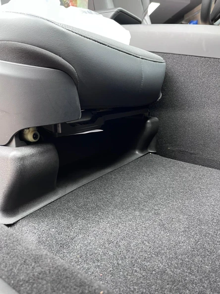 TESLA MODEL Y JUNİPER İÇİN UYUMLU KOLTUK AYAKLARI VE KENARLARI KORUMA TAKIMI 5 PARÇA - Resim 9