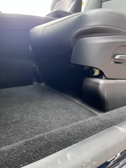 TESLA MODEL Y  İÇİN UYUMLU KOLTUK AYAKLARI VE KENARLARI KORUMA TAKIMI 5 PARÇA - Resim 7