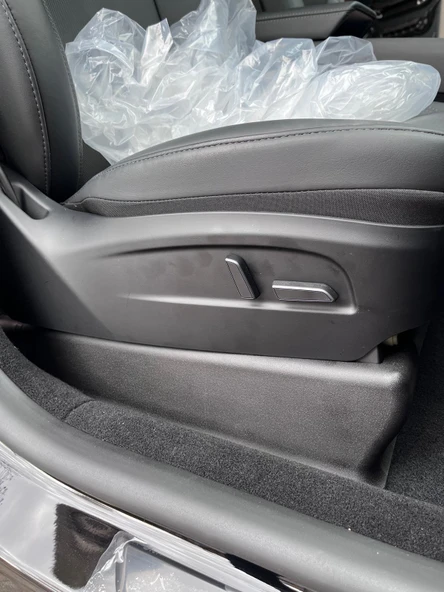 TESLA MODEL Y JUNİPER İÇİN UYUMLU KOLTUK AYAKLARI VE KENARLARI KORUMA TAKIMI 5 PARÇA - Resim 7