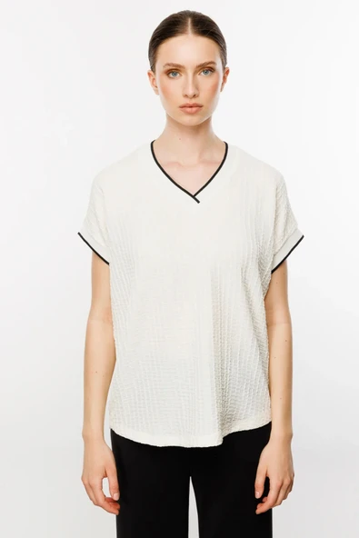 31526 ONTEKS V YAKA KENDİNDEN KABARTMALI BLUZ - Resim 12