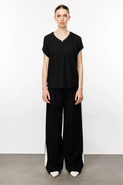 31526 ONTEKS V YAKA KENDİNDEN KABARTMALI BLUZ - Resim 2