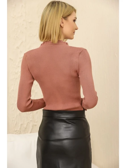 Kadın Gül Kurusu Yakası Bağcıklı ve Kol Ucu Fırfırlı Triko Kazak - Resim 3