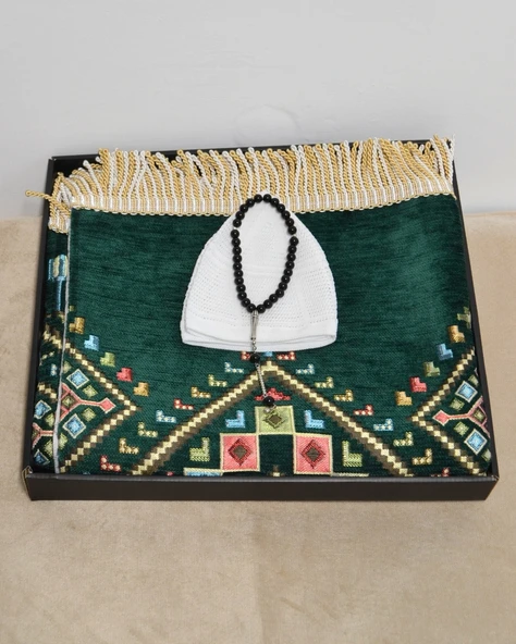 Erkekler için Seccade Takke Tesbih Hediyelik Seti –Kilim Desenli Kadife Astarlı Seccade, 33’lü Erkek Tesbihi, Takke ve Özel Kutu - Resim 11