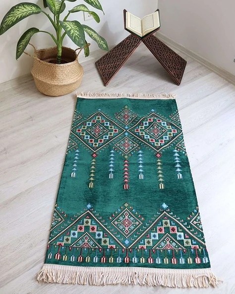 Erkekler İçin Seccade Takke Tesbih Esans Hediyelik Seti – Kilim Desenli Kadife Astarlı Seccade ve Özel Kutulu Lüks Hac Umre Hediyesi - Resim 3