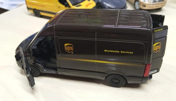 Kinsmart Oyuncak Metal Model Araba 1/36 Çek Bırak Mercedes Benz UPS Kargo Aracı - Resim 6