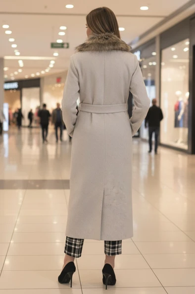 Yakası Kürklü Kaşe Kadın Kaban - Resim 3