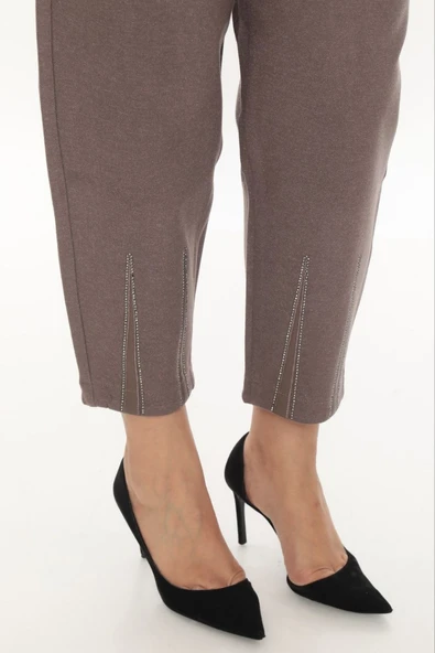 Büyük Beden Lastikli Yüksek Bel Taşlı Mom Likralı Taş Deri Detaylı Kışlık Kaşe Kadın Pantolon - Resim 3