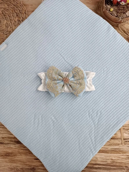 LitaeTrend Yenidoğan Kuzulu Taç Nakış Güpürlü Fiyonklu Duvaklı Prizma Taş Unisex Kundak Bebek Battaniyesi Mavi - Resim 5