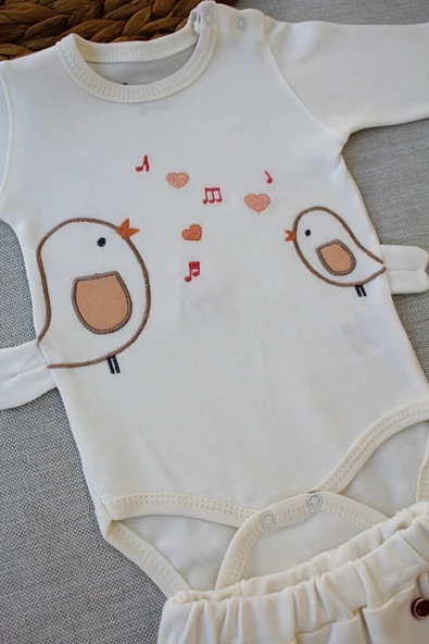 LitaeTrend 3-6 6-9 9-12 Ay Şarkıcı Kuşlar Nakışlı Bandanalı Uzun Kollu Zıbınlı 3lü Kız Bebek Takımı Ekru - Resim 2