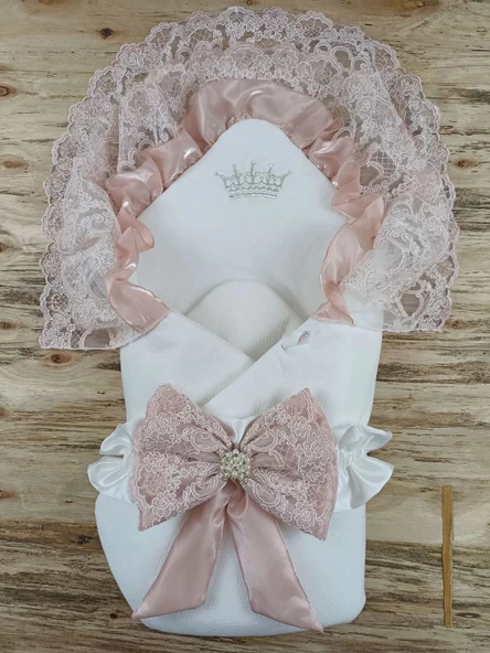 LitaeTrend Sahra Taç Nakışlı İnci Ve Dantel Fiyonklu Çift Dantel Duvaklı Trilüks Kundak Bebek Battaniyesi Gül Kurusu ürün görseli 1