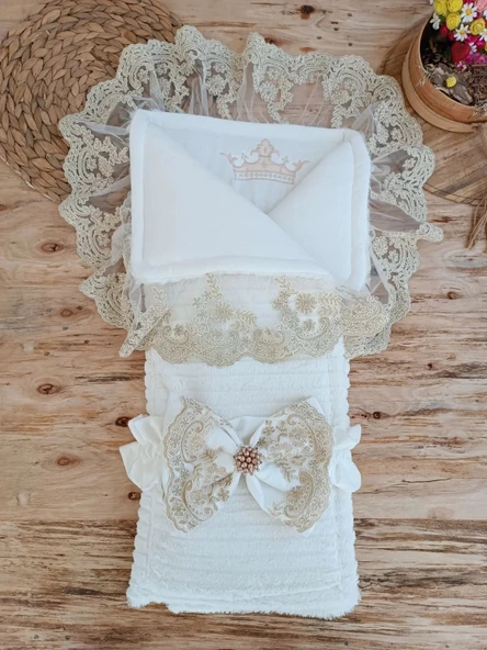 LitaeTrend Yenidoğan Beyaz Wool Yün Kumaş Taç Nakışlı Trilüks Kundak Bebek Battaniyesi Beyaz ürün görseli 1