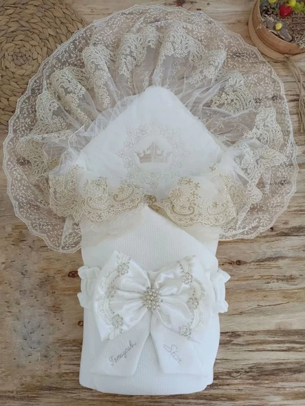 LitaeTrend Yenidoğan Sahra Taç Nakışlı Plazma Taşlı Güpürlü Fiyonklu Duvaklı Trilüks Kundak Bebek Battaniyesi Ekru ürün görseli 1