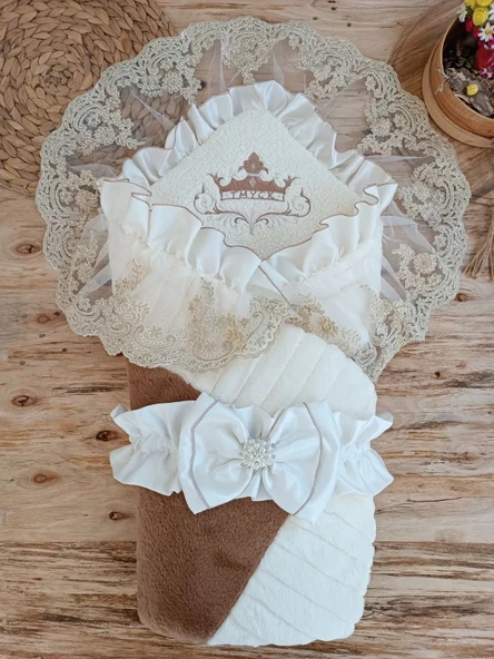 LitaeTrend Yenidoğan Wool Yün Kumaş Taç Nakışlı Güpür Duvaklı Fiyonk Prizma Taş Unisex Kundak Bebek Battaniyesi Kahveren ürün görseli 1