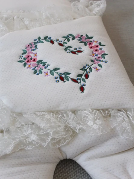 LitaeTrend Yenidoğan Kapitone Anadolunun Kalbi Nakışlı Ayaklı Kız Erkek Bebek Battaniyesi Ekru - Resim 5