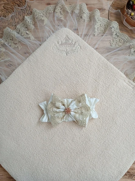 LitaeTrend Yenidoğan Kuzulu Taç Nakış Güpürlü Fiyonklu Duvaklı Prizma Taş Unisex Kundak Bebek Battaniyesi Ekru - Resim 4