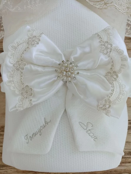 LitaeTrend Yenidoğan Sahra Taç Nakışlı Plazma Taşlı Güpürlü Fiyonklu Duvaklı Trilüks Kundak Bebek Battaniyesi Ekru - Resim 3