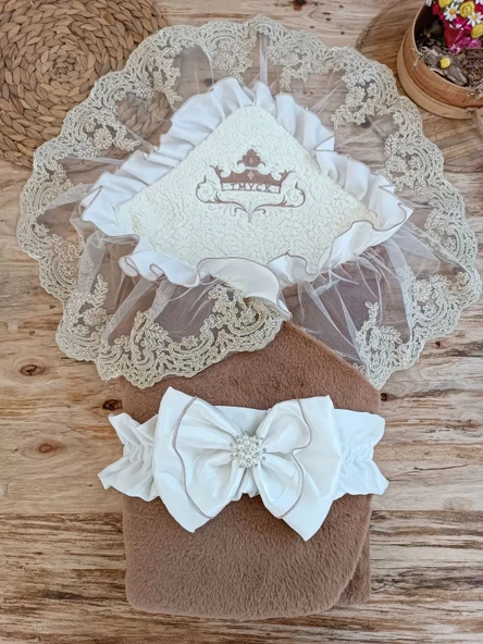 LitaeTrend Yenidoğan Wool Yün Kumaş Taç Nakışlı Güpür Duvaklı Fiyonk Prizma Taş Unisex Kundak Bebek Battaniyesi Kahveren ürün görseli 1