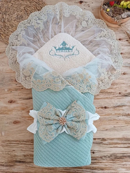 LitaeTrend Yenidoğan Kuzulu Taç Nakış Güpürlü Fiyonklu Duvaklı Prizma Taş Unisex Kundak Bebek Battaniyesi Su Yeşili ürün görseli 1