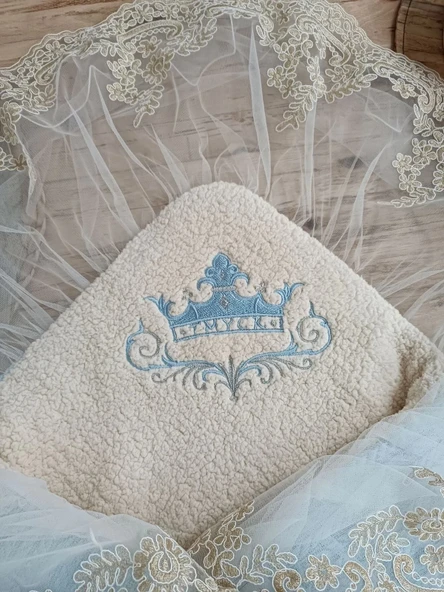 LitaeTrend Yenidoğan Kuzulu Taç Nakış Güpürlü Fiyonklu Duvaklı Prizma Taş Unisex Kundak Bebek Battaniyesi Mavi - Resim 6