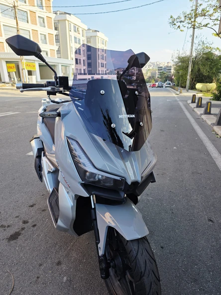 MOTOCAM Yuki Xway 125 Siperlik Ön Cam 2023-2025 Model 49cm Siyah Renkli 4mm SPOR CAM - Resim 2