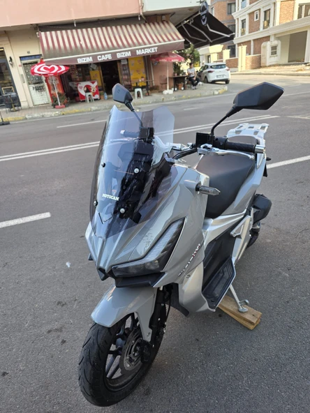 MOTOCAM Kral Arneb 150 Siperlik Ön Cam 2023-2025 Model 49cm Füme Renkli 4mm SPOR CAM - Resim 3