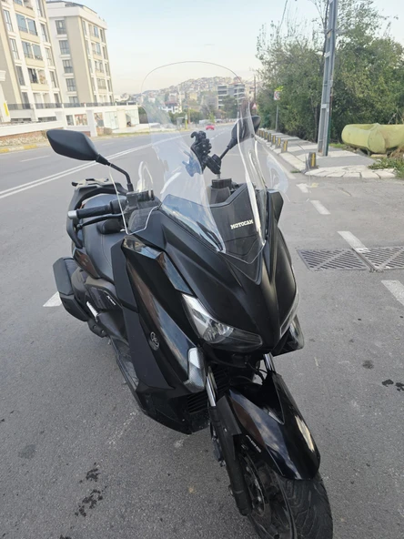 MOTOCAM Yamaha Xmax 250 Siperlik Ön Cam 2014-2017 Model 59cm Füme Renkli 4mm ELCİKLİ - Resim 2