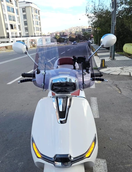 MOTOCAM Küba MT 50 Pro Plus Ön Cam 2024-2025 Model 39cm Füme Renkli 4mm APARATSIZDIR ürün görseli