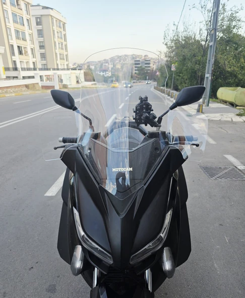 MOTOCAM Yamaha Xmax 250 Siperlik Ön Cam 2014-2017 Model 59cm Füme Renkli 4mm ELCİKLİ ürün görseli