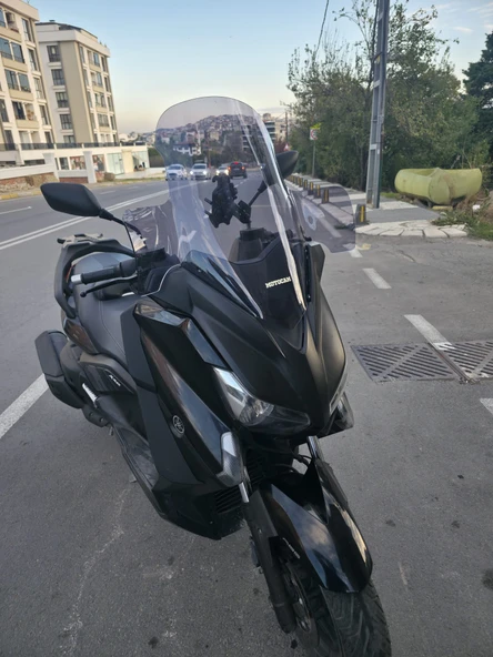 MOTOCAM Yamaha Xmax 250 Siperlik Ön Cam 2014-2017 Model 59cm Şeffaf Renkli 4mm ELCİKLİ - Resim 2
