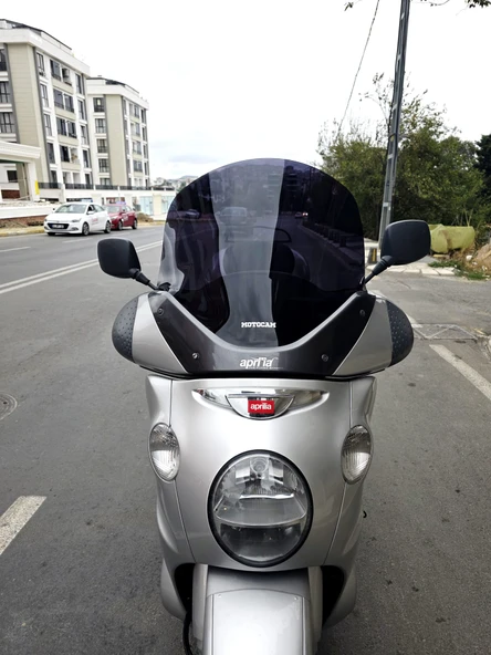 MOTOCAM Aprilia Scarabeo 500 Siperlik Ön Cam 49cm 2003-2008 Model Siyah Renkli 4mm ürün görseli