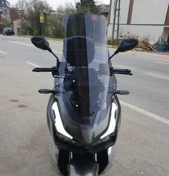 MOTOCAM Kral Arneb 150 Siperlik Ön Cam 2023-2025 Model 65cm Füme Renkli 4mm ORTA BOYLU CAM ürün görseli