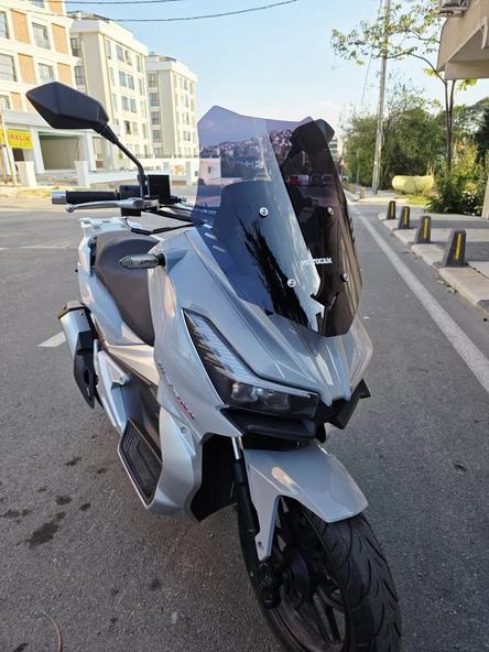 MOTOCAM Kral Arneb 150 Siperlik Ön Cam 2023-2025 Model 49cm Siyah Renkli 4mm SPOR CAM - Resim 2