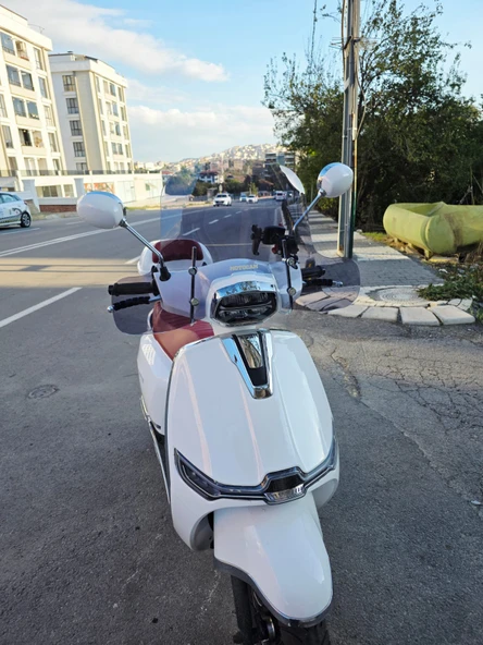 MOTOCAM Küba MT 50 Pro Plus Ön Cam 2024-2025 Model 43cm Füme Renkli 4mm ELCİKLİ APARATSIZDIR - Resim 2